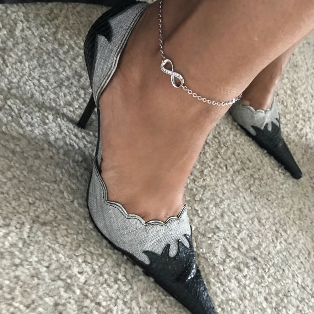 Michael Antonio pointed toe pumps